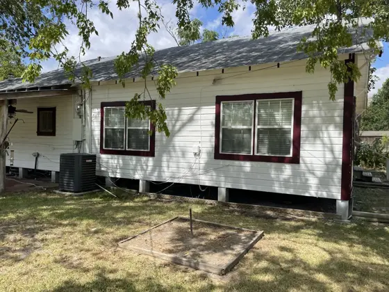 Exterior house painting — photo P017