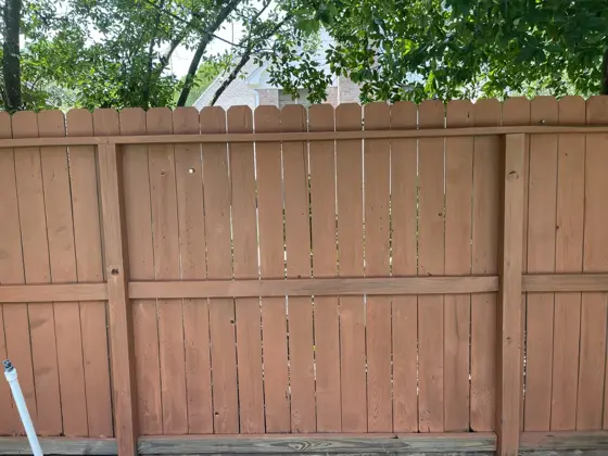 Outdoor wood staining — photo P046