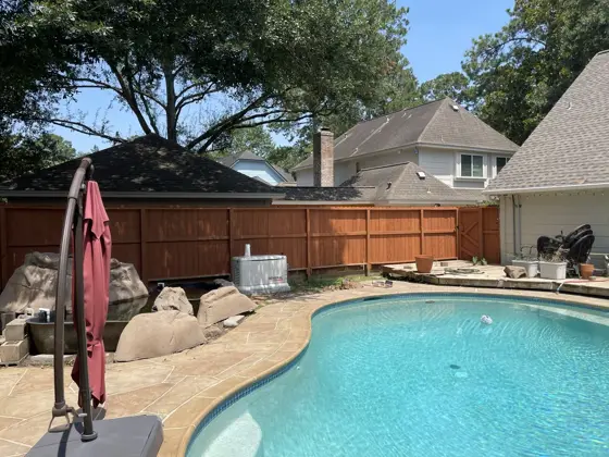Outdoor wood staining — photo P047
