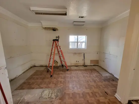 Interior renovations and finish work — photo P318