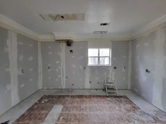 Interior renovations and finish work — photo P344