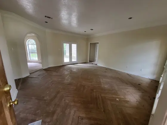 Interior renovations and finish work — photo P360