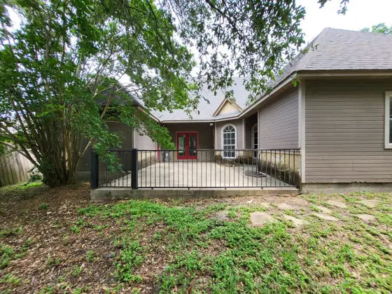 Exterior painting and finish work — photo P363