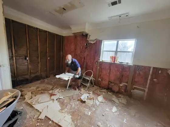 Interior renovations and finish work — photo P369