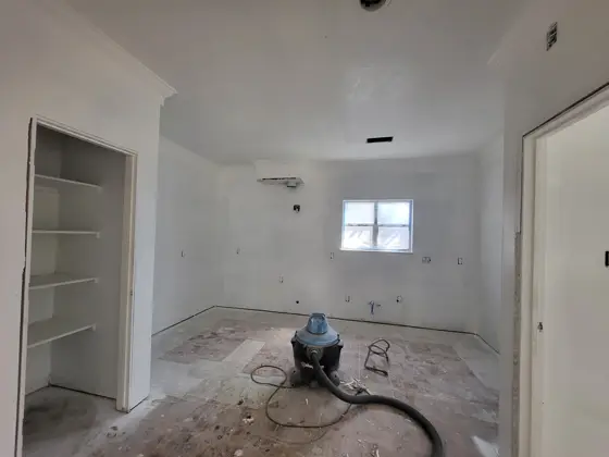 Interior renovations and finish work — photo P376