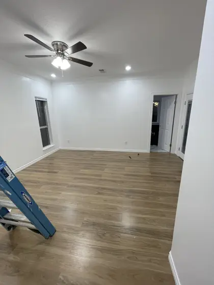 Interior renovations and finish work — photo P392