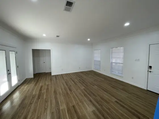 Interior renovations and finish work — photo P408
