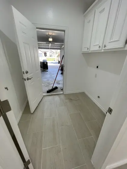 Interior renovations and finish work — photo P409