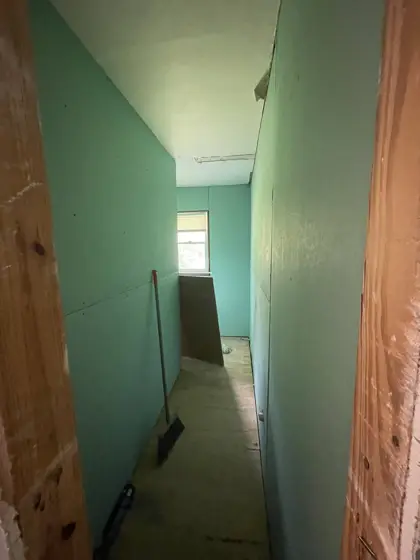 Room renovation and flooring — photo P437