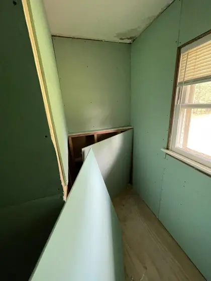 Room renovation and flooring — photo P438