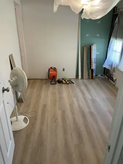 Room renovation and flooring — photo P442