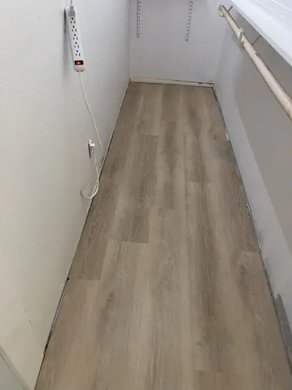Room renovation and flooring — photo P444