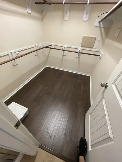 Flooring and trim details — photo P495