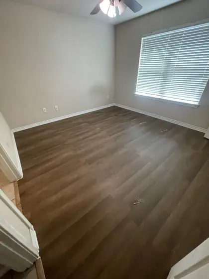 Flooring and trim details — photo P515