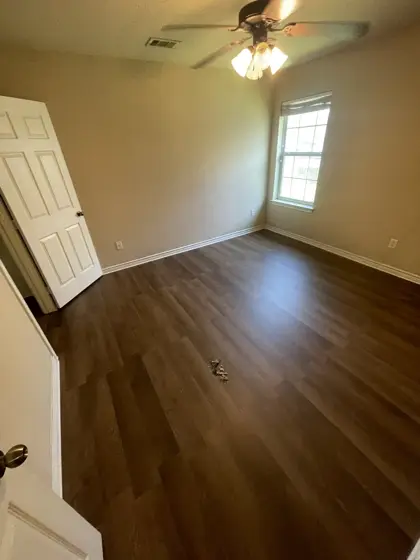 Flooring and trim details — photo P516